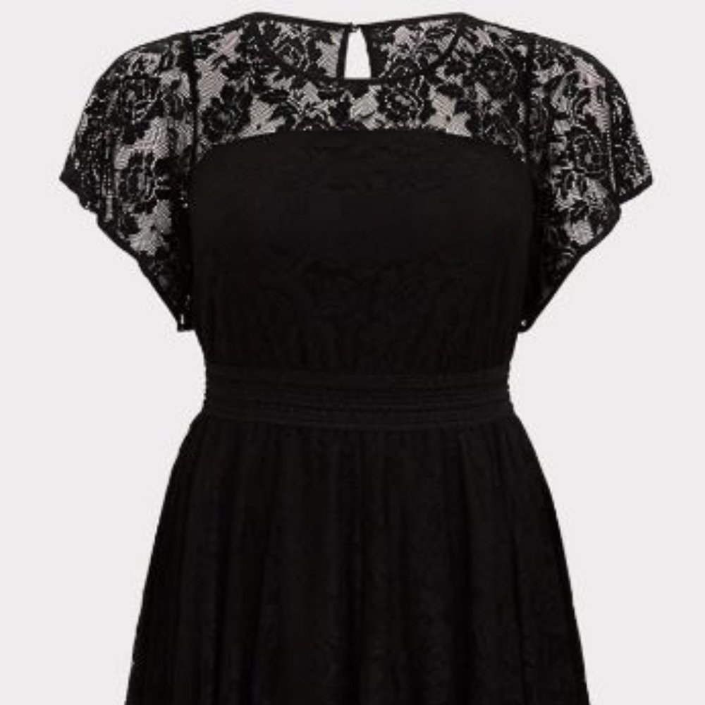 BLACK LACE FLUTTER SLEEVE HANDKERCHIEF MIDI DRESS